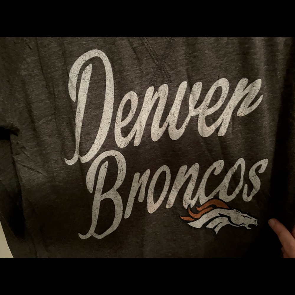 Denver Broncos long-sleeve banded tee